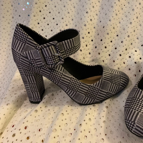 Comfort Est. 1946 Mary Jane Pumps - Picture 7 of 16